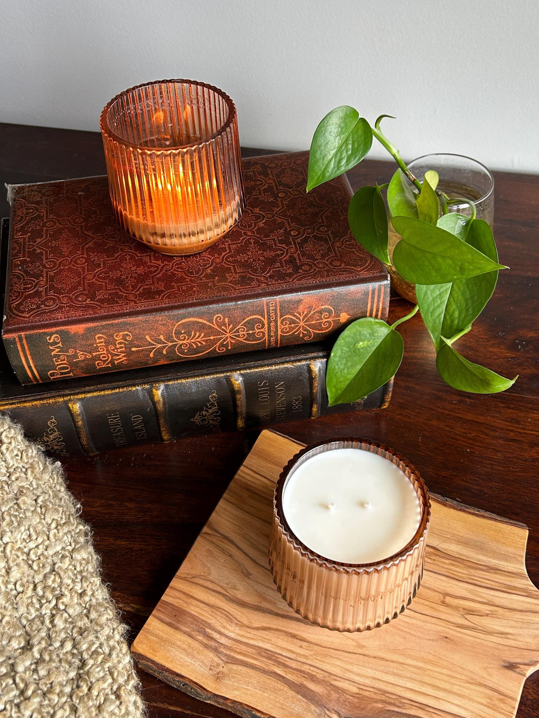Fall Candle in Vintage-Style Fluted Glass with Wooden Lid | Scented: Apple Pear Bourbon Maple