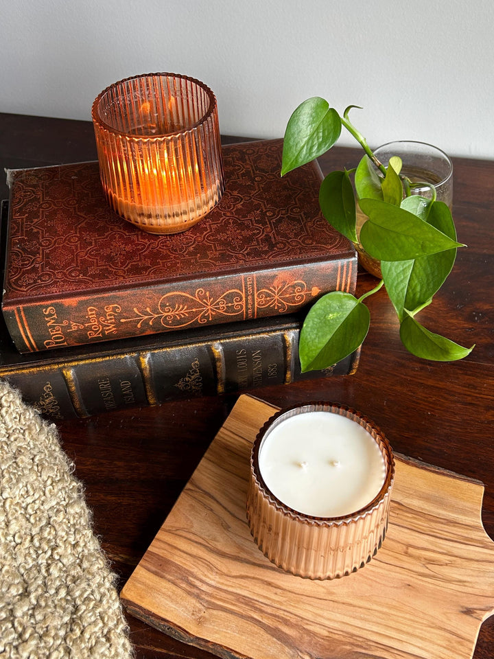 Fall Candle in Vintage-Style Fluted Glass with Wooden Lid | Scented: Apple Pear Bourbon Maple