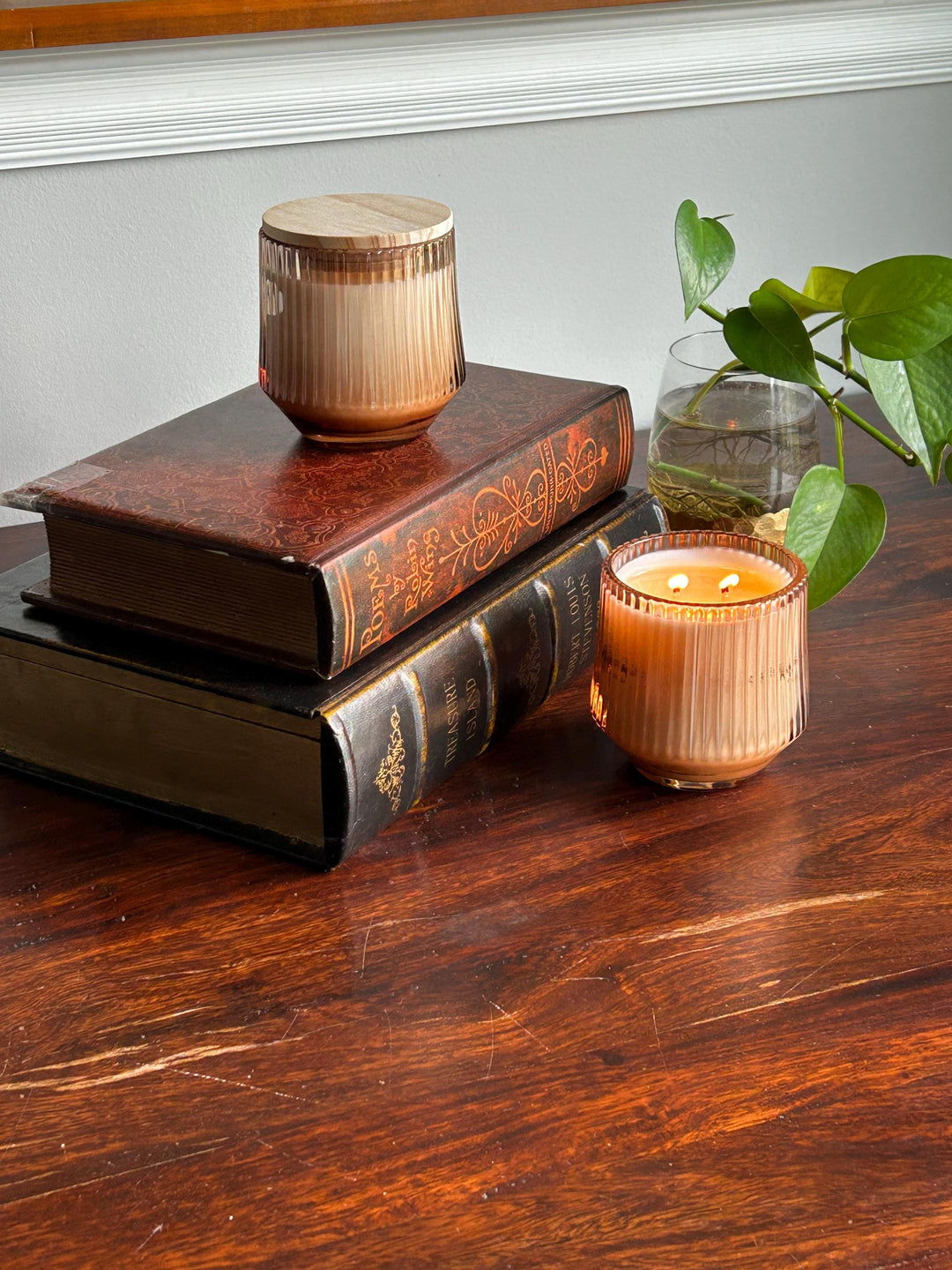 Fall Candle in Vintage-Style Fluted Glass with Wooden Lid | Scented: Apple Pear Bourbon Maple