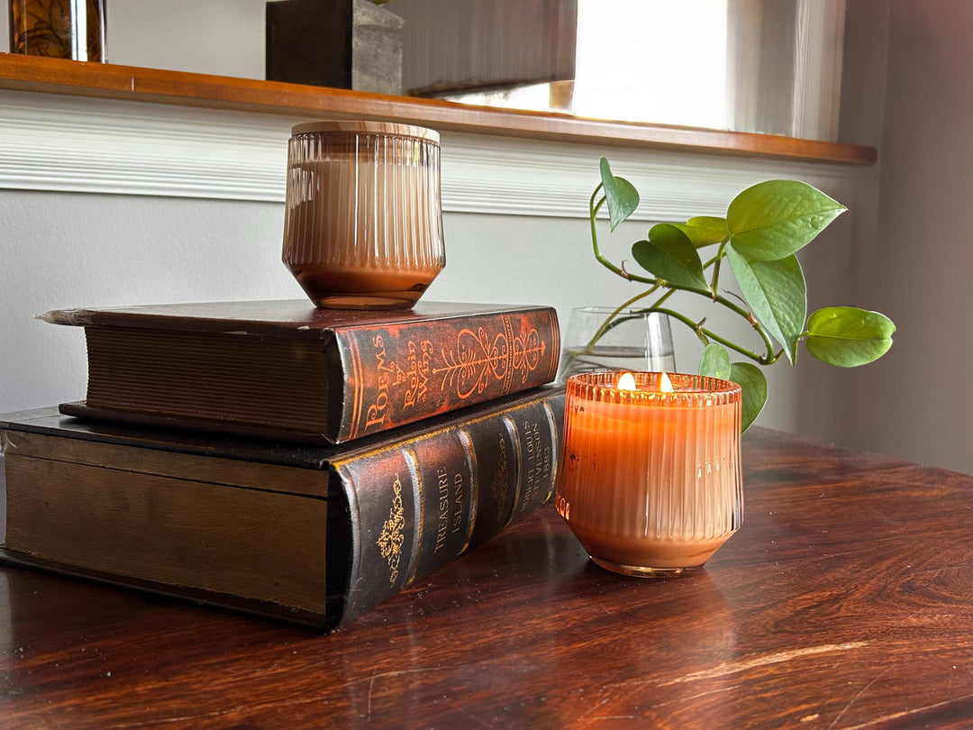 Fall Candle in Vintage-Style Fluted Glass with Wooden Lid | Scented: Apple Pear Bourbon Maple