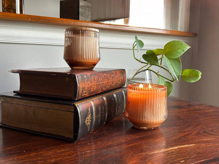 Fall Candle in Vintage-Style Fluted Glass with Wooden Lid | Scented: Apple Pear Bourbon Maple