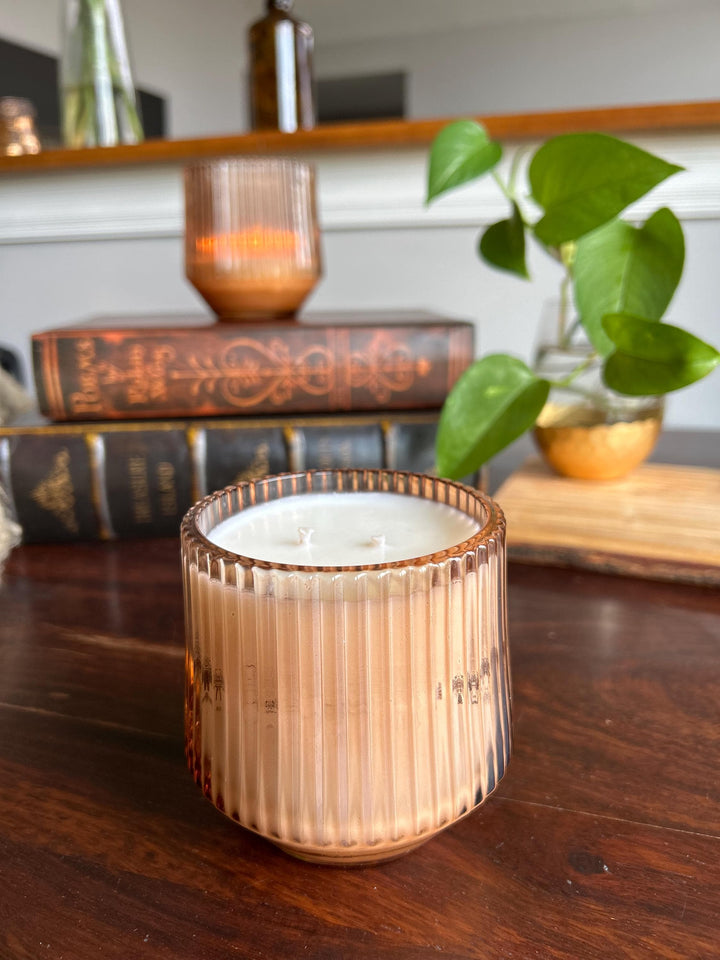 Fall Candle in Vintage-Style Fluted Glass with Wooden Lid | Scented: Apple Pear Bourbon Maple