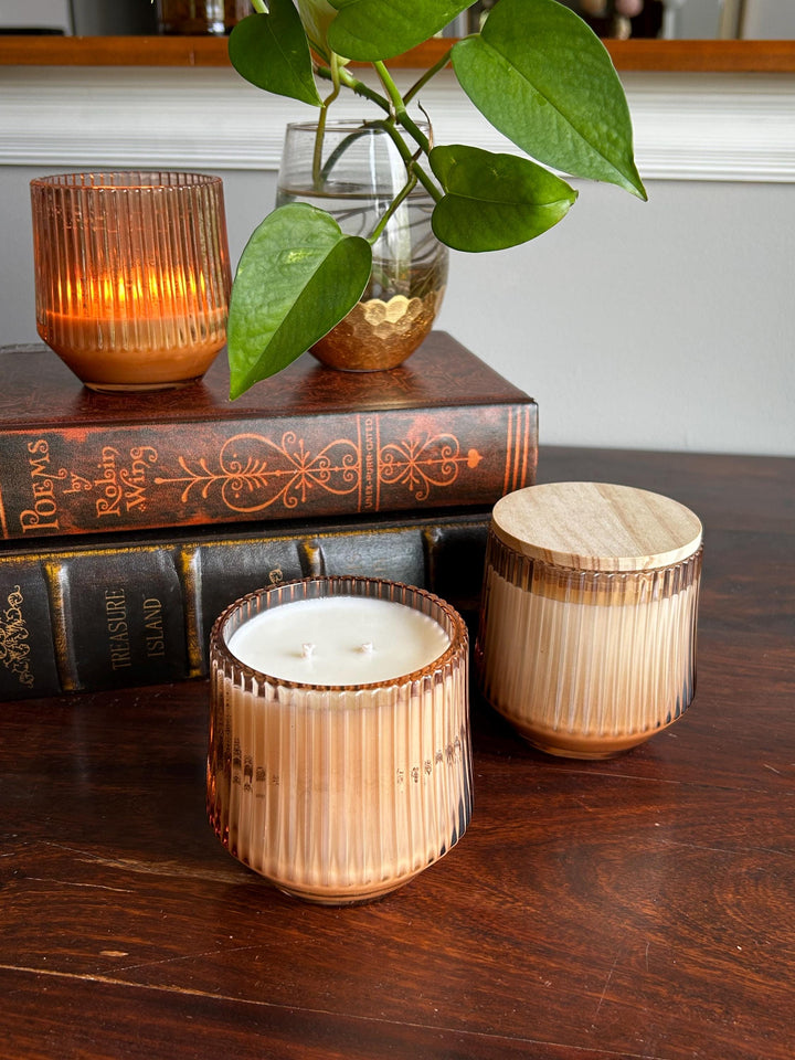 Fall Candle in Vintage-Style Fluted Glass with Wooden Lid | Scented: Apple Pear Bourbon Maple